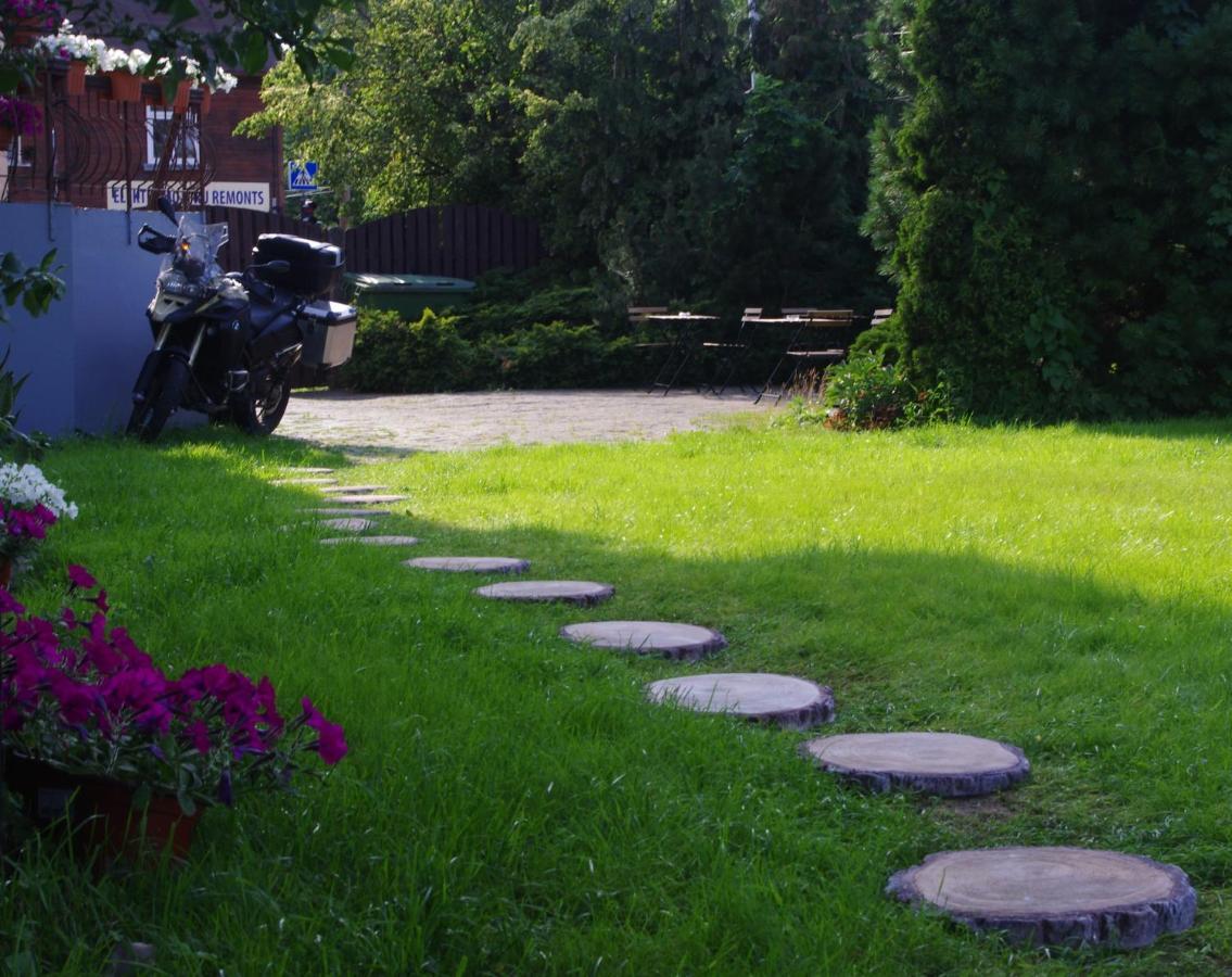 Villand Hotel With Free Private Parking And Self Check In Riga Exterior photo