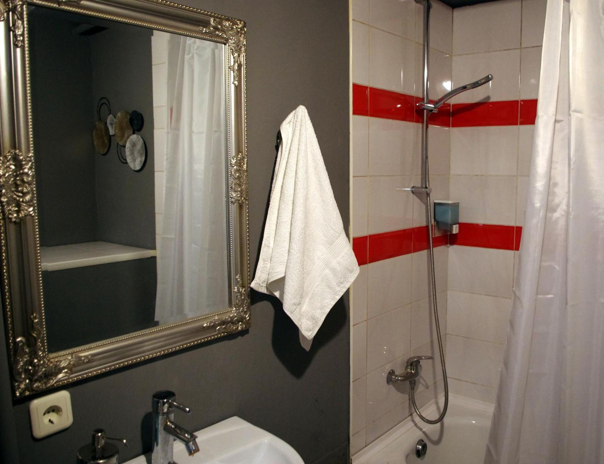 Villand Hotel With Free Private Parking And Self Check In Riga Exterior photo
