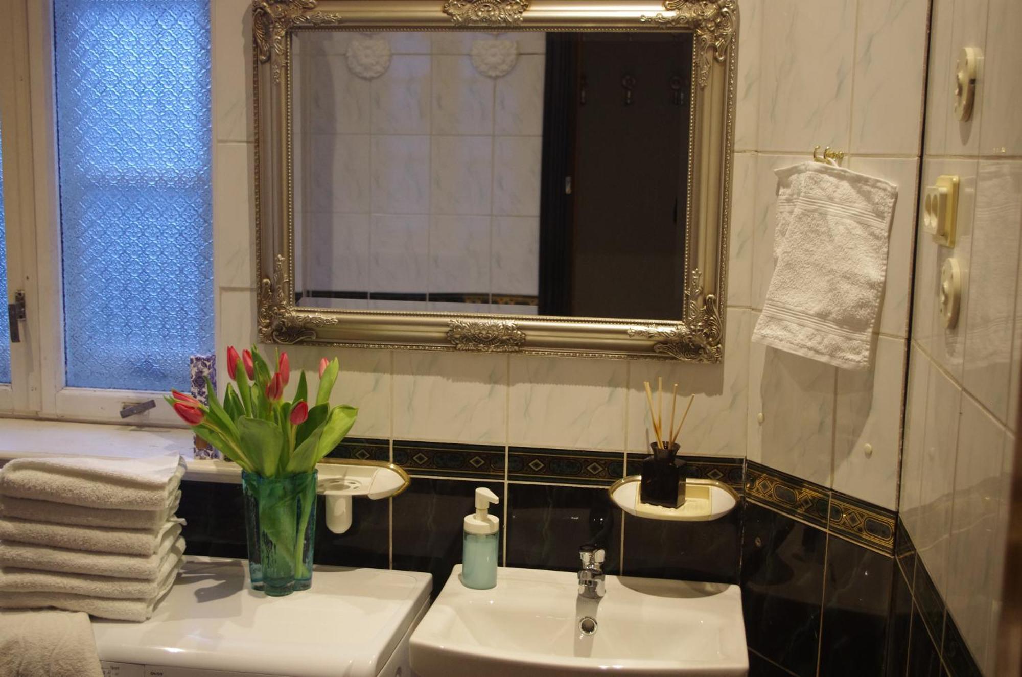 Villand Hotel With Free Private Parking And Self Check In Riga Exterior photo