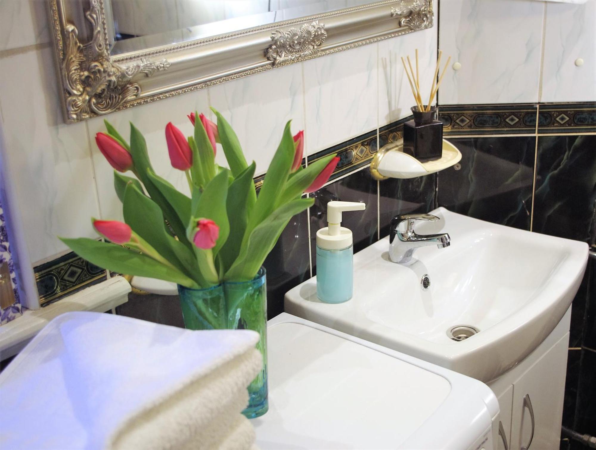 Villand Hotel With Free Private Parking And Self Check In Riga Exterior photo