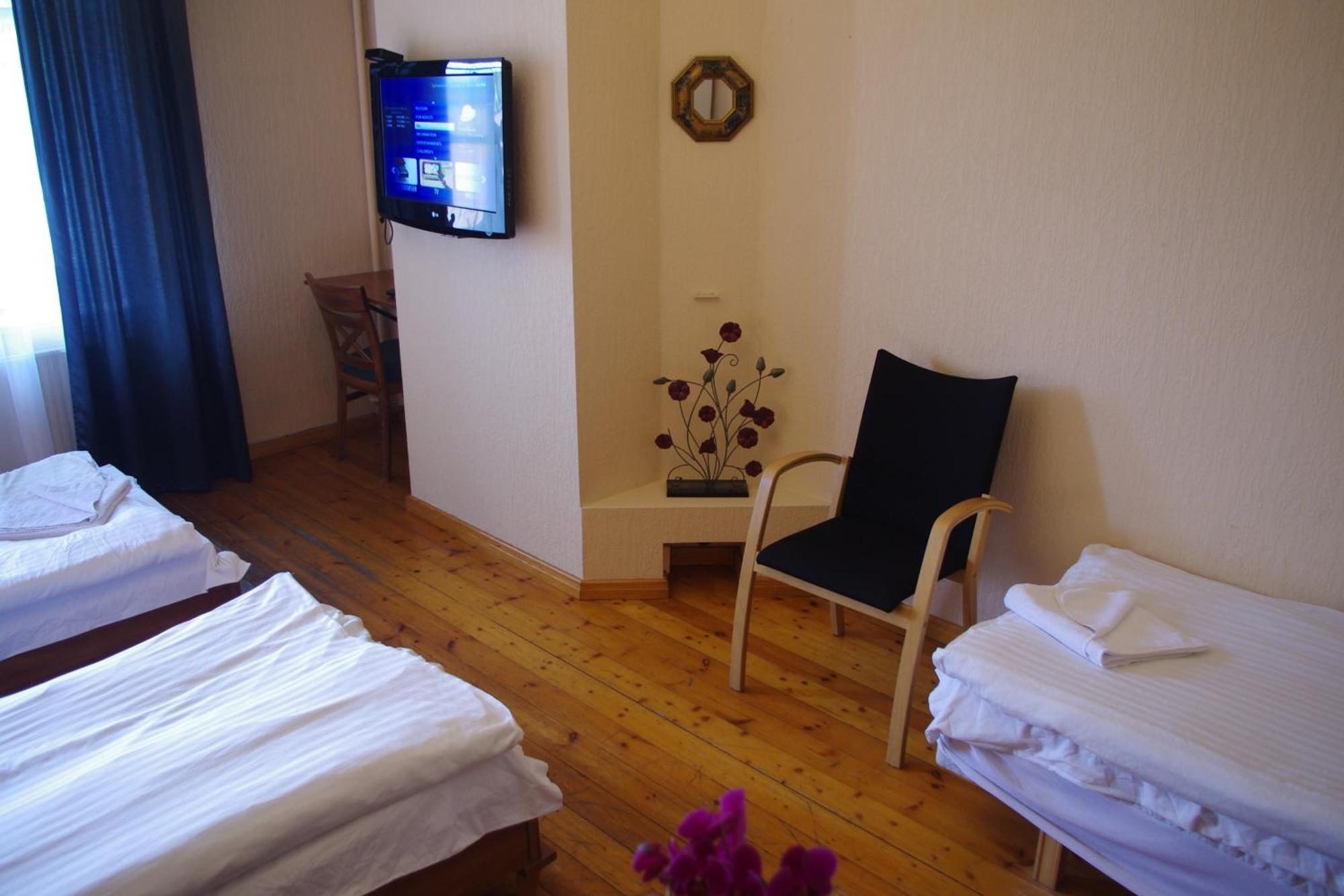 Villand Hotel With Free Private Parking And Self Check In Riga Exterior photo