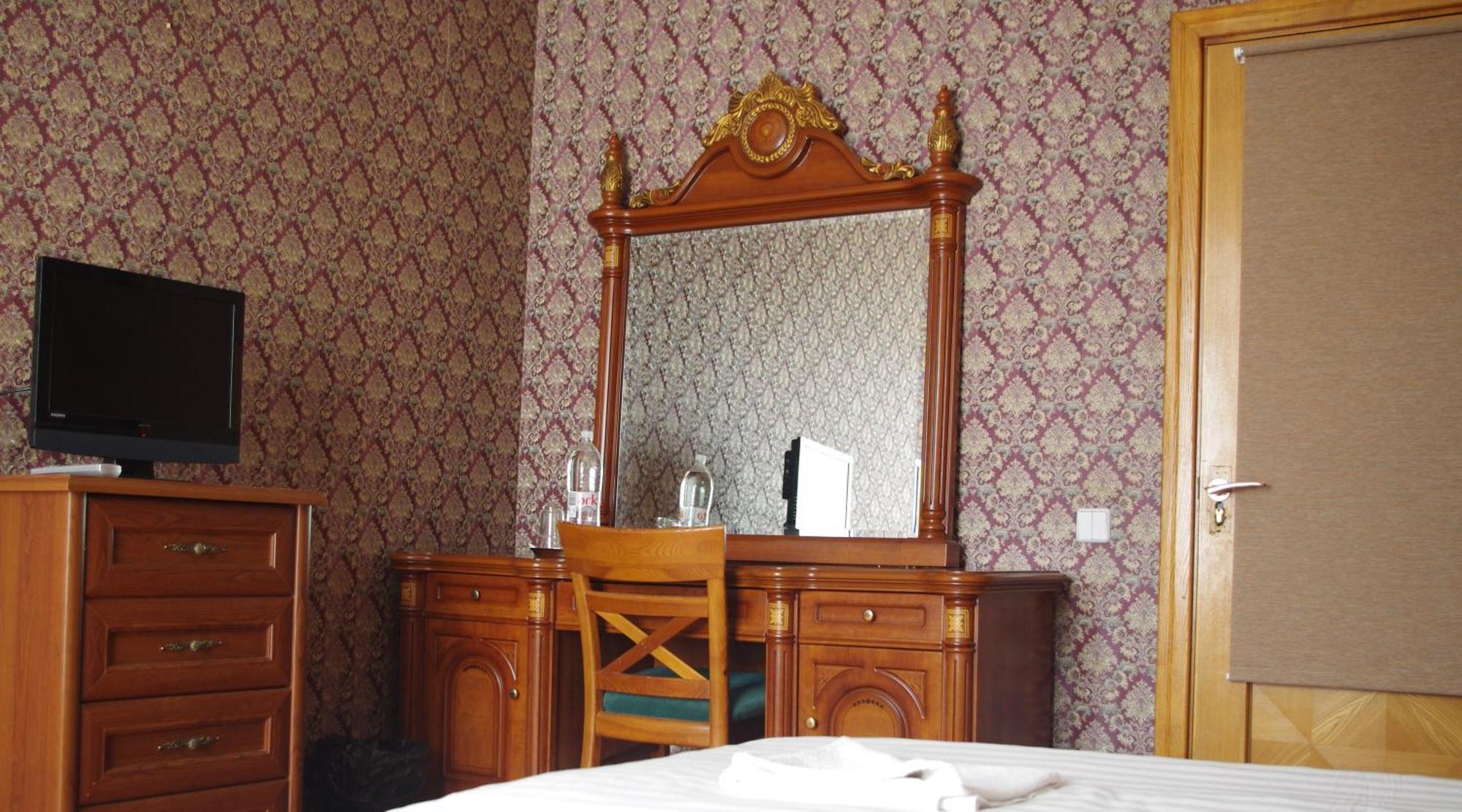 Villand Hotel With Free Private Parking And Self Check In Riga Exterior photo