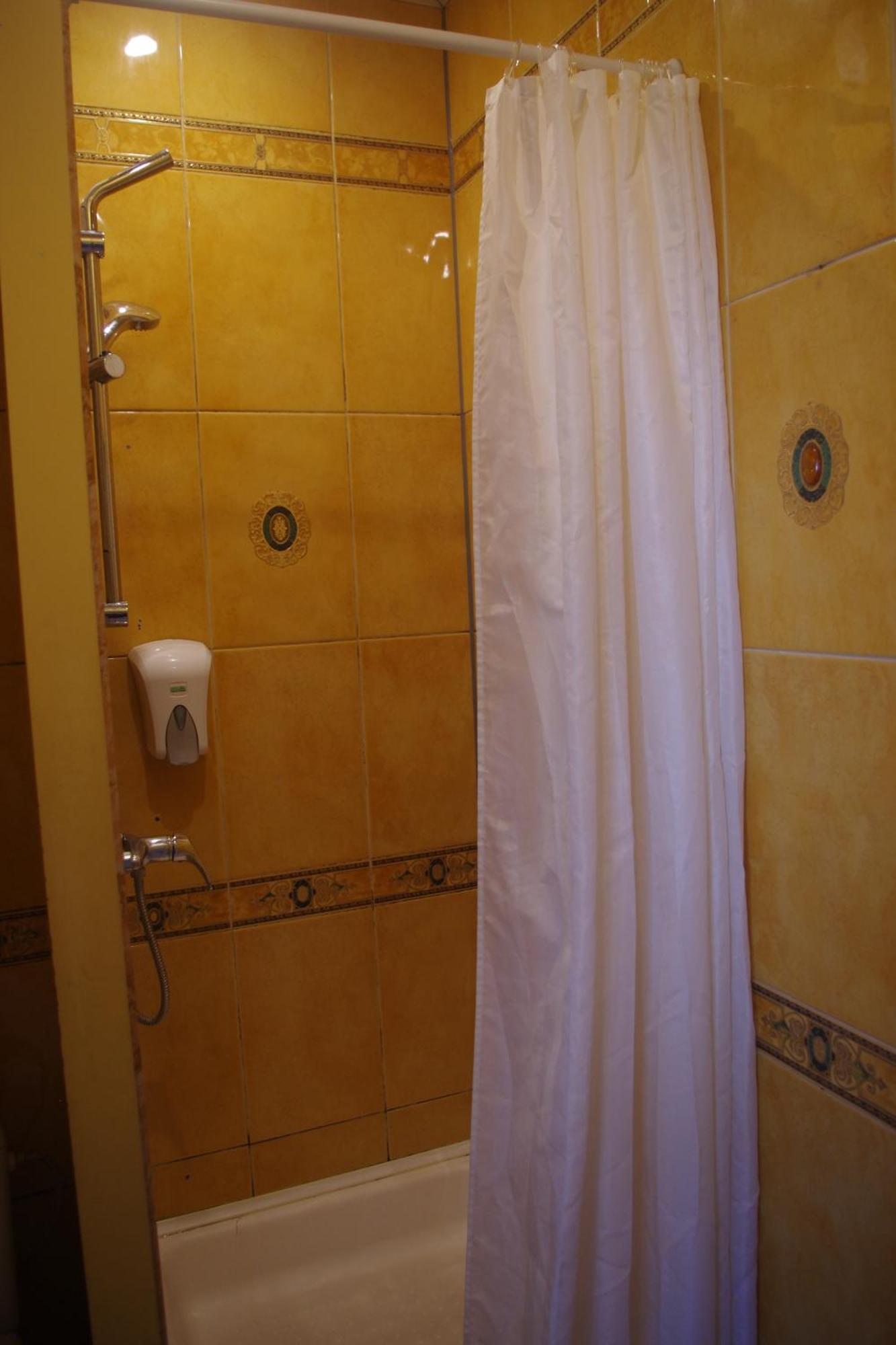 Villand Hotel With Free Private Parking And Self Check In Riga Exterior photo